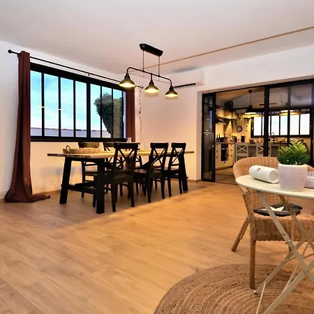 Awesome In Les Alès With 6 Bedrooms Hébergement de vacances Mejannes-les-Ales