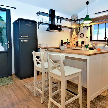 6 Bedroom Beautiful In Les Ales