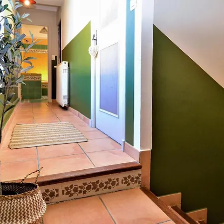 Awesome In Les Alès With 6 Bedrooms Hébergement de vacances