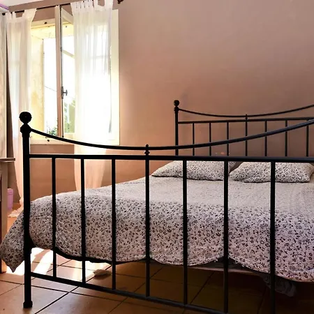 Awesome In Les Alès With 6 Bedrooms Mejannes-les-Ales