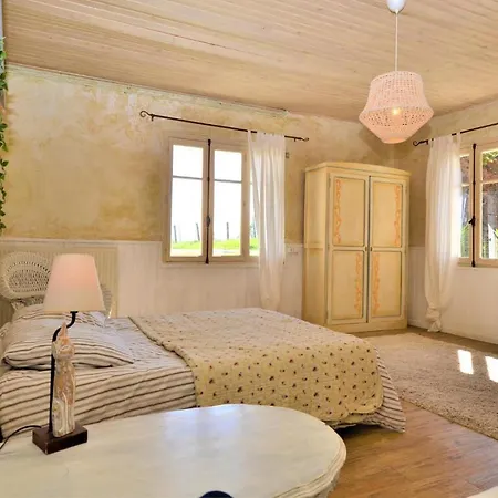Awesome In Les Alès With 6 Bedrooms
