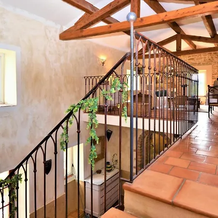 Hébergement de vacances Awesome In Les Alès With 6 Bedrooms *