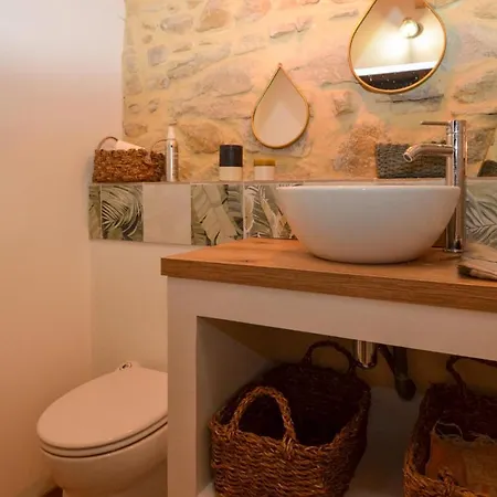 Awesome In Les Alès With 6 Bedrooms Hébergement de vacances