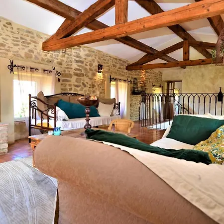 Awesome In Les Alès With 6 Bedrooms Hébergement de vacances Mejannes-les-Ales