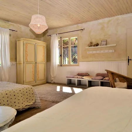Hébergement de vacances Awesome In Les Alès With 6 Bedrooms *