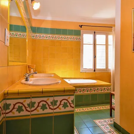 Awesome In Les Alès With 6 Bedrooms * Mejannes-les-Ales