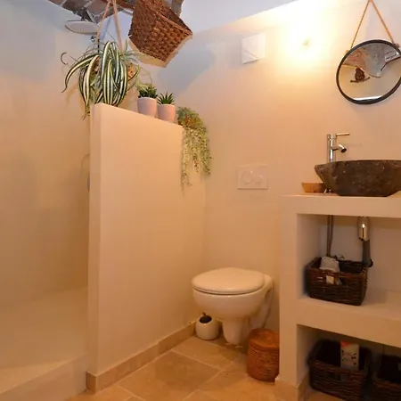 Awesome In Les Alès With 6 Bedrooms Hébergement de vacances